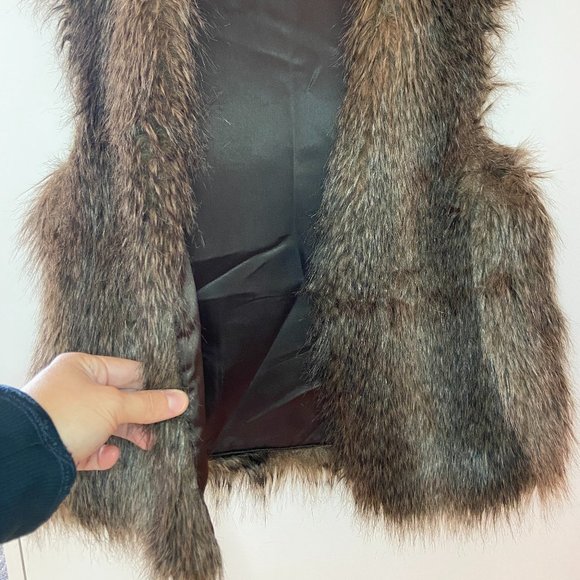 Club Monaco - Matilda Faux Fur Vest || Brown Shade - Picture 3 of 6